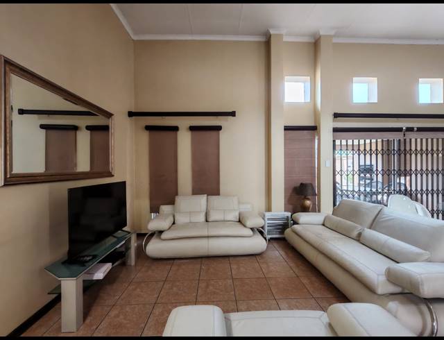 3 BEDROOM TOWNHOUSE FOR SALE IN THREE RIVERS PROPER